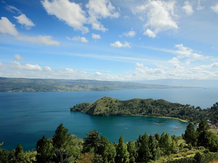 Pulau Samosir: Permata di Tengah Danau Toba